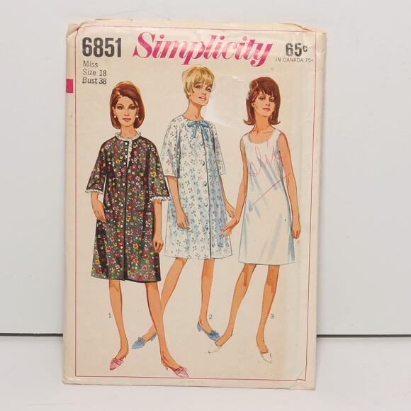 Vintage 60s Simplicity 6851 Robe & Slip Pattern Size 18 UNCUT - Picture 1 of 2